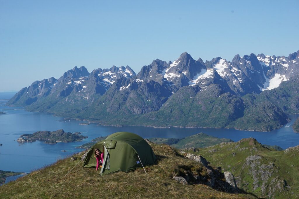 Wildcampen Norwegen mit Zelt auf Berg