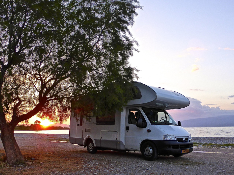 Wohnmobil für 4 Personen Bett